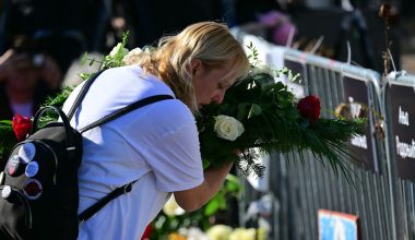 Μητέρα στη Σερβία ξεκινά απεργία πείνας για τον θάνατο του γιου της στο δυστύχημα του Νόβι Σαντ (βίντεο)