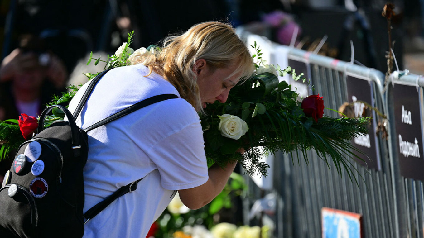 Μητέρα στη Σερβία ξεκινά απεργία πείνας για τον θάνατο του γιου της στο δυστύχημα του Νόβι Σαντ (βίντεο)