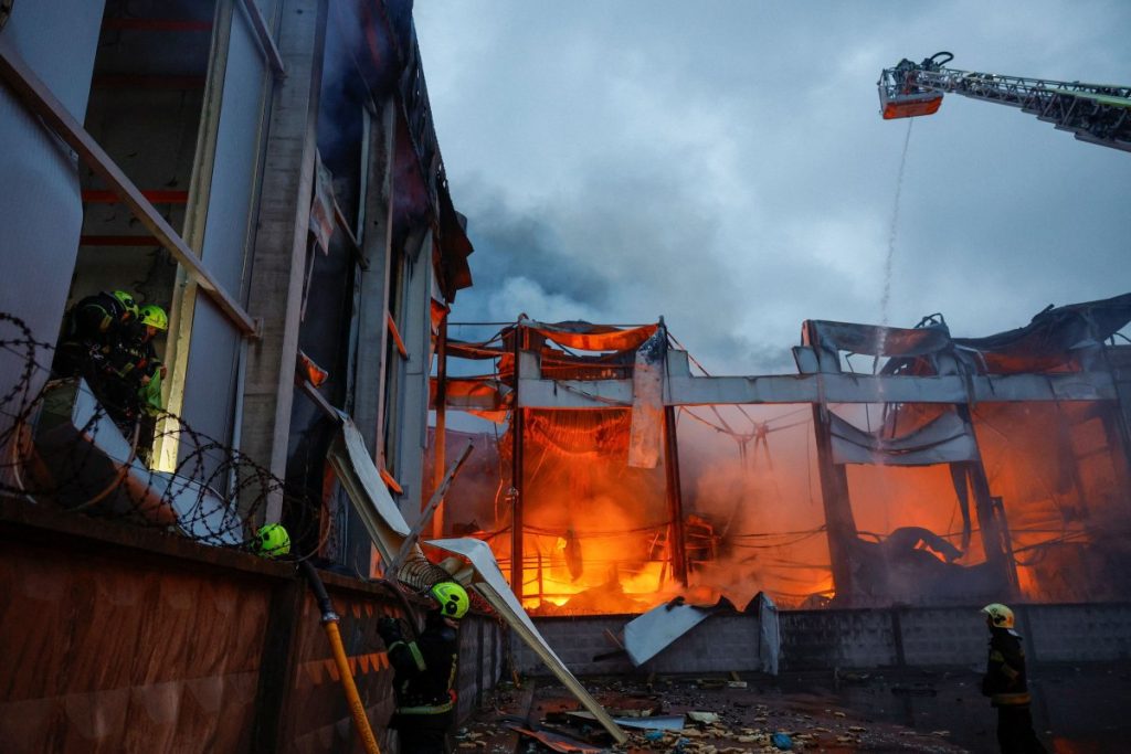 Μαζικοί ρωσικοί βομβαρδισμοί στην Ουκρανία: Oι ουκρανικές δυνάμεις κτύπησαν ρωσικό πετρελαϊκό λιμάνι