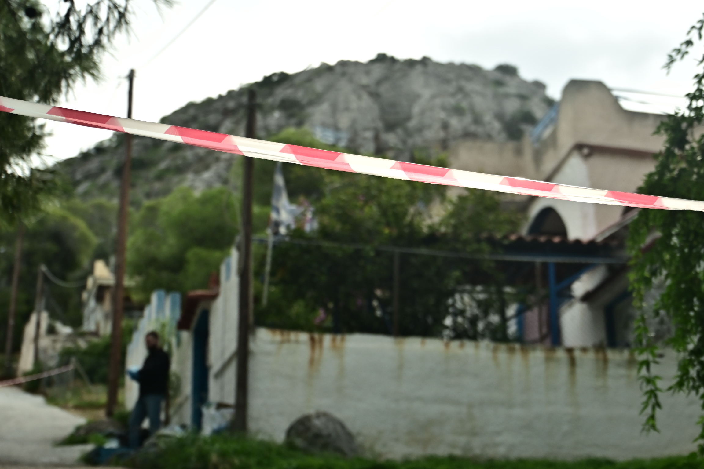 Τα σενάρια που εξετάζει η ΕΛ.ΑΣ για τη δολοφονία της 75χρονης στη Σαλαμίνα – Τι αποκάλυψε η κόρη της