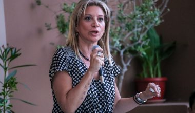 Η Μ.Καρυστιανού ανακοίνωσε πως με «fast track διαδικασία» η έρευνα για τα Τέμπη ανατέθηκε στη Βουλή!