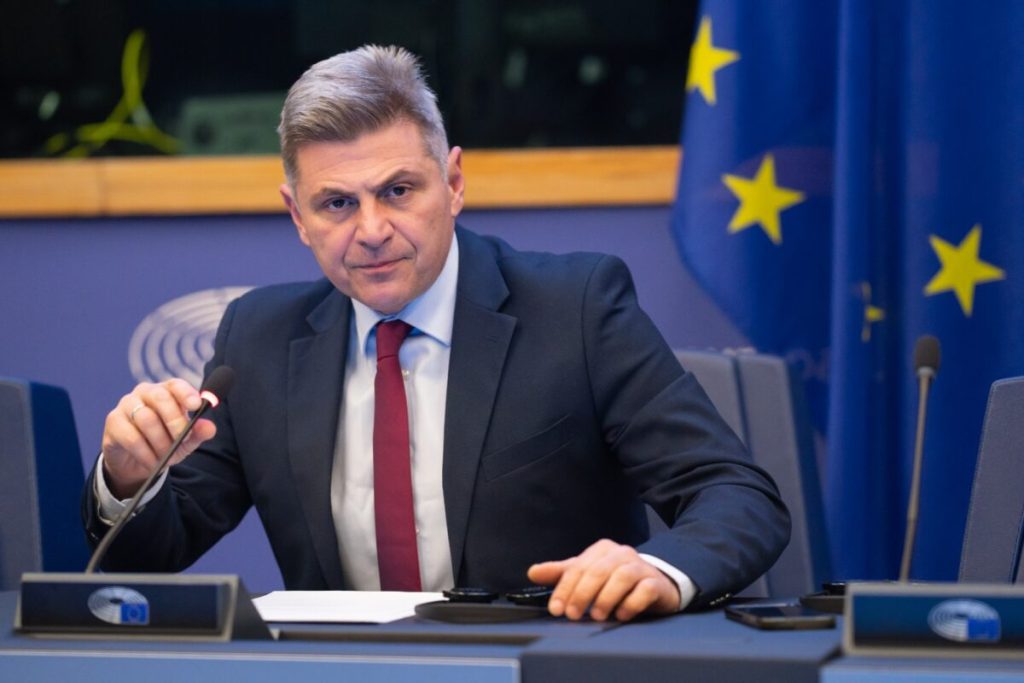 Ν.Φαραντούρης: «Να διαλυθεί η Βουλή και να γίνουν εκλογές – Υπάρχει θεσμική ανισορροπία»