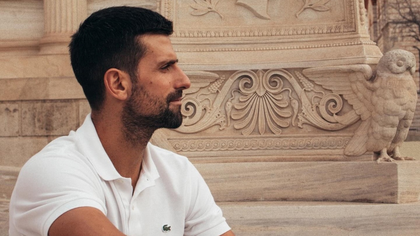 Ο Νόβακ Τζόκοβιτς φωτογραφήθηκε στην Ακαδημία Αθηνών – «Γεμίζοντας με λίγη ενέργεια Έλληνα Θεού» (φωτο)