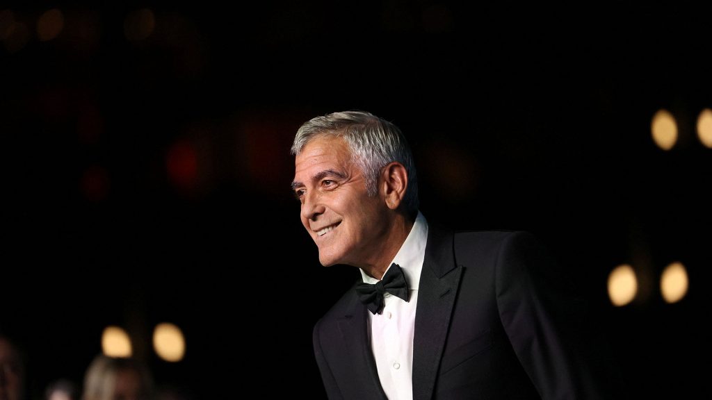 Ο Τζορτζ Κλούνεϊ εξήγησε γιατί ήταν λάθος η αντικατάσταση του Τ.Μπάιντεν από την Κ.Χάρις αν και δεν τον υποστήριξε