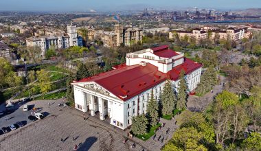 Βίντεο: Σχεδόν έτοιμο το θέατρο της Μαριούπολης – Ανοίγει στο τέλος του έτους