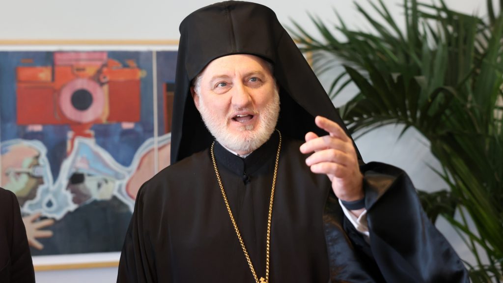 Ο Ελπιδοφόρος καλεί την Εκκλησία να είναι σε εγρήγορση εξαιτίας του Al – Το μήνυμα του Αρχιεπισκόπου Αμερικής