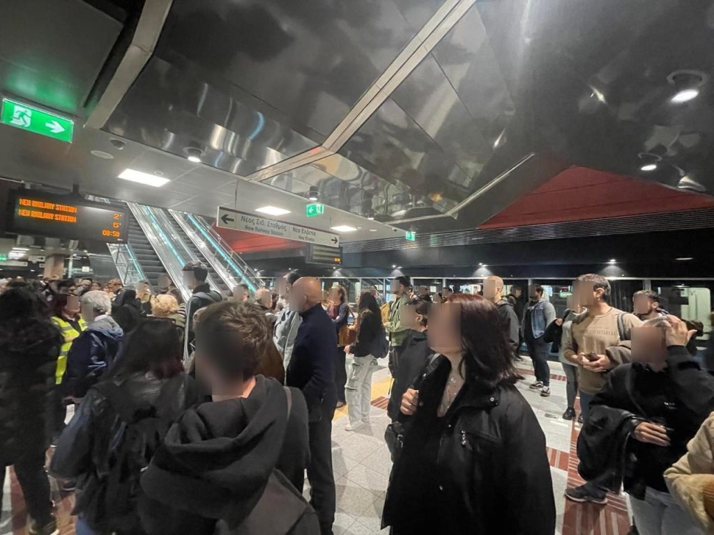Μπλοκαρισμένο το Μετρό Θεσσαλονίκης – Ουρές και καθυστερήσεις στον σταθμό Πανεπιστήμιο