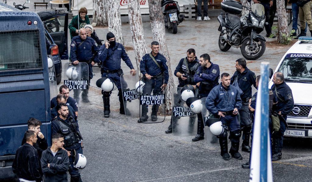Παραδόθηκαν μετά από διαπραγματεύσεις οι τρεις καταζητούμενοι για το μακελειό στα Βορίζια (βίντεο)