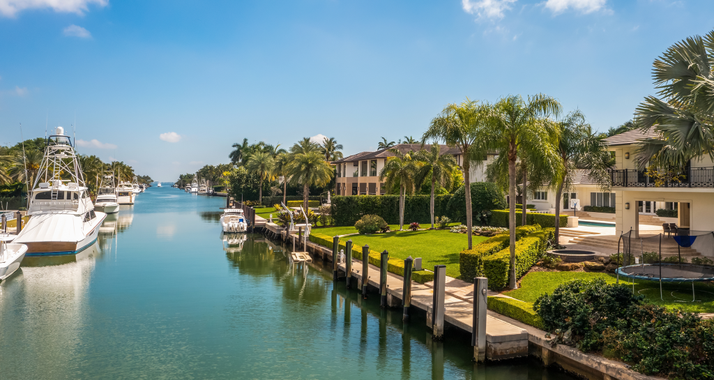 ΗΠΑ: Γιατί η Φλόριντα απαγορεύει στους Κινέζους να αγοράσουν ακίνητα και οικόπεδα