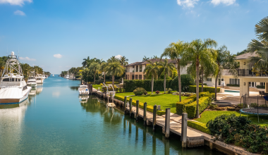 ΗΠΑ: Γιατί η Φλόριντα απαγορεύει στους Κινέζους να αγοράσουν ακίνητα και οικόπεδα