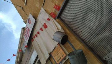 Οργή για τουρκικές σημαίες στο κέντρο της Λευκωσίας