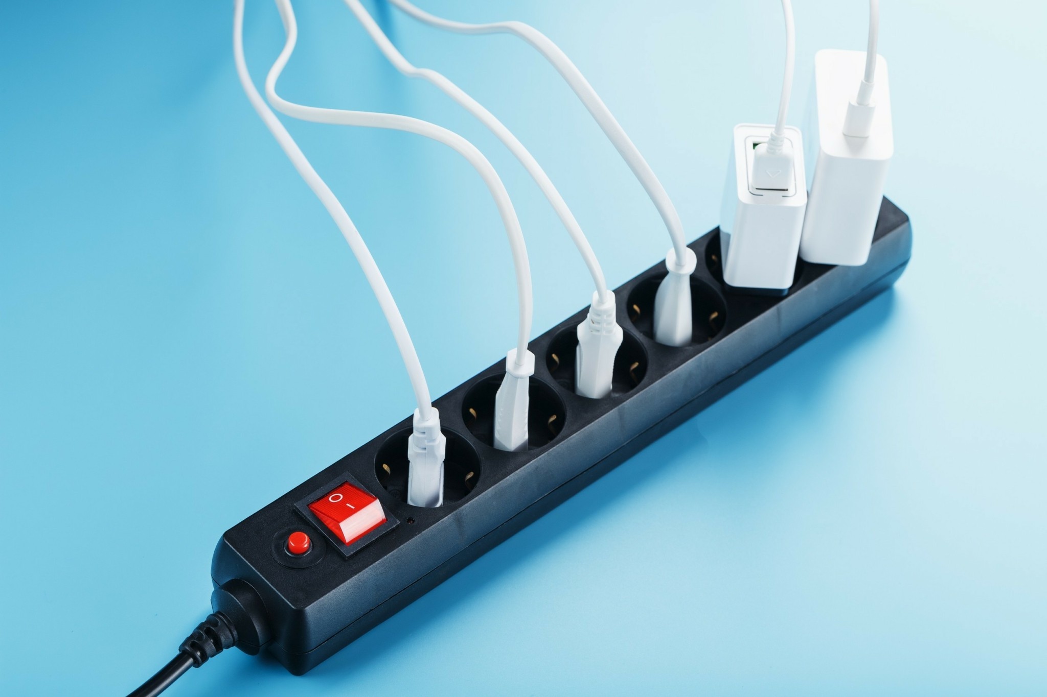 Για να ξέρεις από τι «φουσκώνει» ο λογαριασμός ρεύματος: Αυτή είναι η συσκευή που «καίει» όσο… 65 ψυγεία!