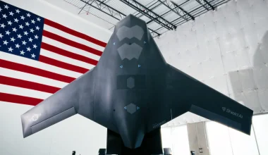 X-BAT: Αμερικανική εταιρεία δοκιμάζει μη επανδρωμένο μαχητικό που εκτοξεύεται κάθετα