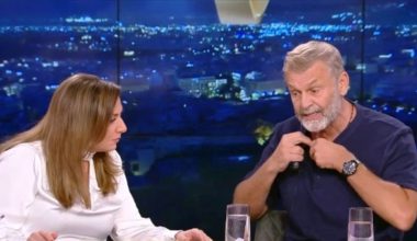 Ένταση ανάμεσα στον Απόστολο Γκλέτσο και τη Σοφία Μουτίδου: Αποχώρησε από το πλατό πετώντας το μικρόφωνο (βίντεο)
