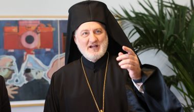 Ο Ελπιδοφόρος καλεί την Εκκλησία να είναι σε εγρήγορση εξαιτίας του Al – Το μήνυμα του Αρχιεπισκόπου Αμερικής