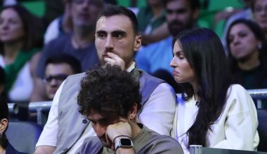 Παίκτες του Ολυμπιακού στον πρώτο αγώνα του Τζόκοβιτς που γίνεται στην Αθήνα – Δείτε φωτογραφίες