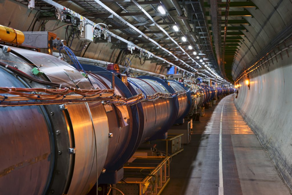 Ψυχικός ερευνητής ισχυρίζεται ότι το CERN άνοιξε πύλη επικοινωνίας με εξωγήινα όντα – Πως εμπλέκει τον 3I/ATLAS