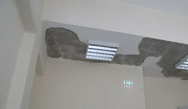 Πόρτο Ράφτη: Σοβάδες κατέρρευσαν σε δημοτικό σχολείο – Τραυματίστηκαν δύο παιδιά