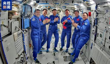 Διαστημικό συντρίμμι χτύπησε το Shenzhou-20 – Αναβάλλεται η επιστροφή των Κινέζων αστροναυτών