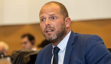 Ο Βέλγος ΥΠΑΜ κατηγορεί τα «κακά μέσα ενημέρωσης» για το «θα σβήσουμε την Μόσχα από τον χάρτη»