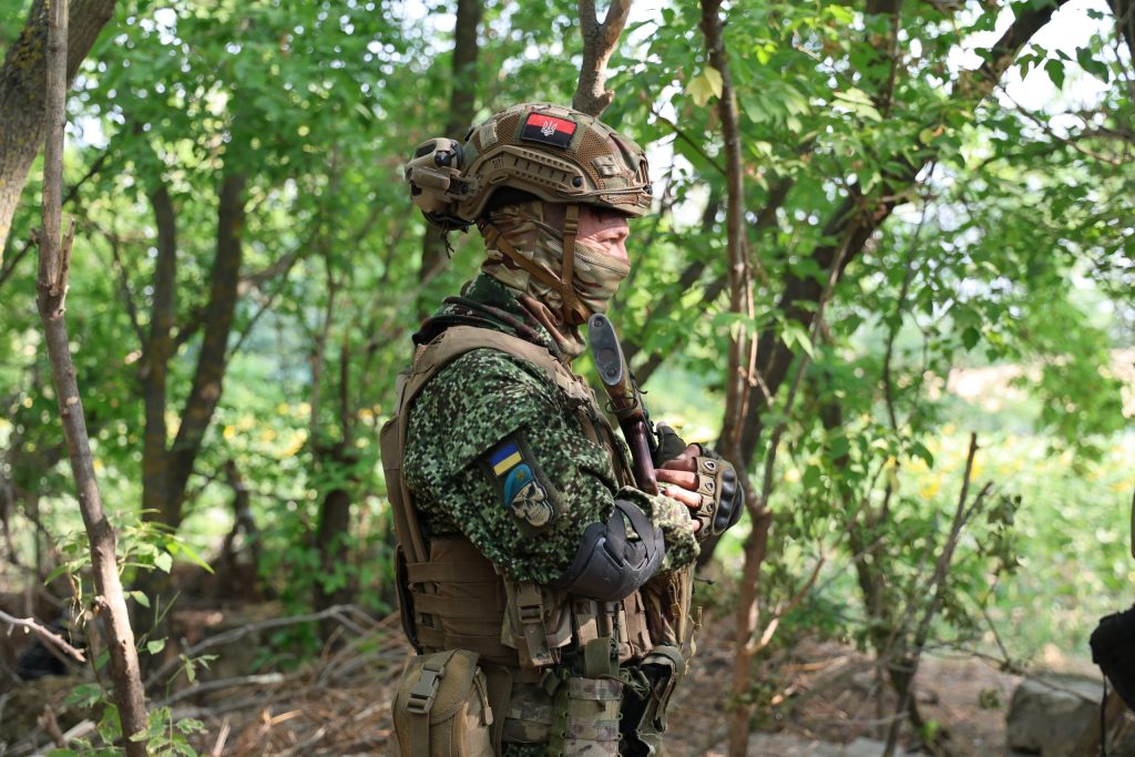 Βίντεο: Οι Ουκρανοί στρατολογούν χιλιάδες Κολομβιανούς λόγω έλλειψης στρατιωτικού προσωπικού