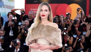 Στην Ουκρανία η Α.Τζολί: Συνέλαβαν τον σωματοφύλακά της και τον οδήγησαν σε κέντρο στρατολόγησης! (βίντεο)