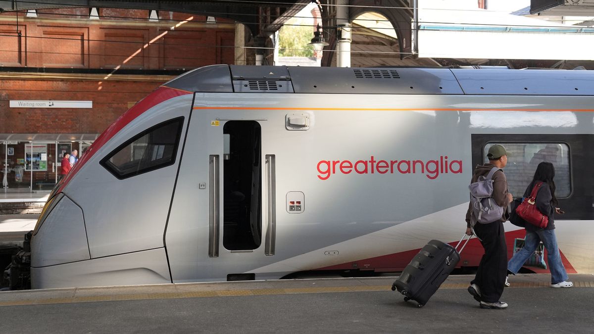 Επί ποδός οι Αρχές στη Βρετανία μετά την εισβολή ενόπλου σε τρένο – Περικύκλωσαν το βαγόνι που βρίσκεται ο δράστης