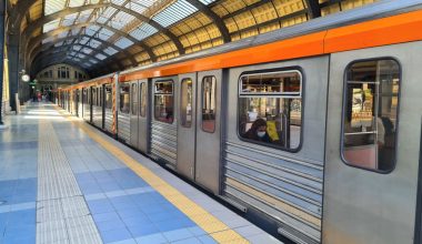 «Γολγοθάς» για τους επιβάτες η μετακίνηση με τον ΗΣΑΠ – Ταλαιπωρία παρά τα ενισχυμένα δρομολόγια