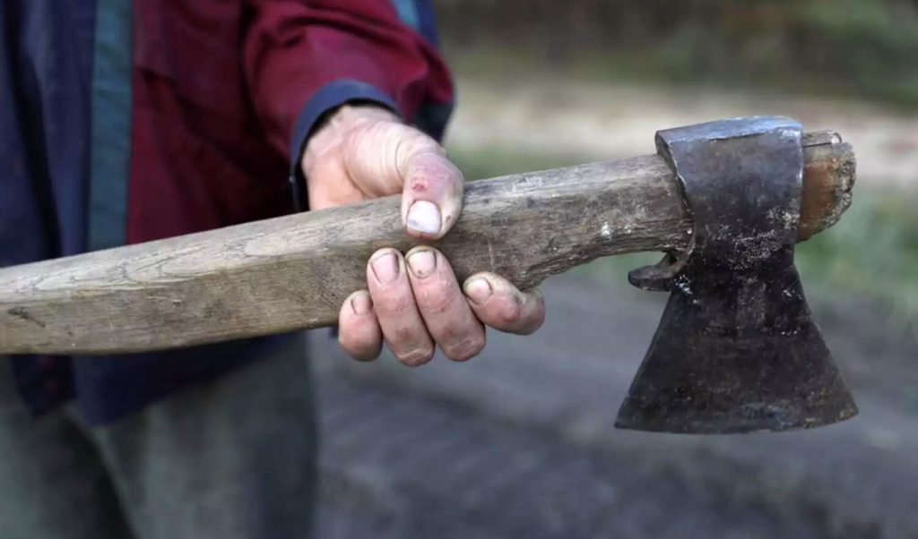 Λάρισα: Ποινή φυλάκισης δύο ετών στον 41χρονο που απείλησε μητέρα με τσεκούρι