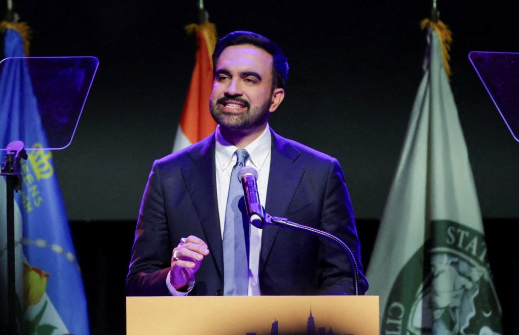 Με το που κέρδισε ο Ζοχράν Μαμντάνι ξεκίνησε τις κομμουνιστικές εξαγγελίες και τις επιθέσεις στο Ν.Τραμπ