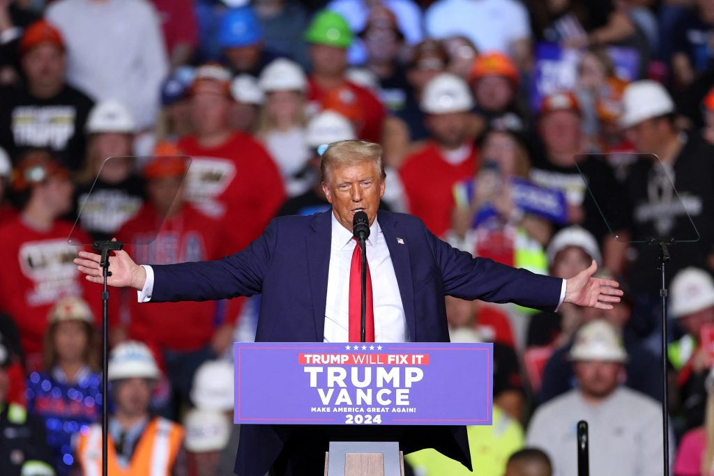 Ένας χρόνος από τη νίκη του Ντόναλντ Τραμπ στις προεδρικές εκλογές των ΗΠΑ: Η ανάρτηση του Λευκού Οίκου