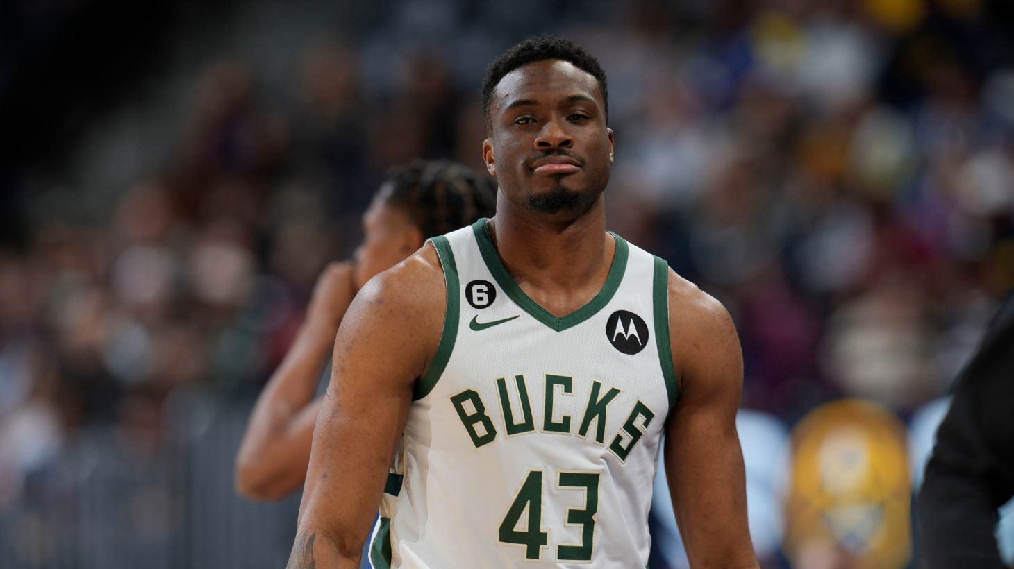 Το βίντεο του υπ.Ανάπτυξης με τον «elevator» Θ.Αντετοκούνμπο για την… απογραφή των ανελκυστήρων