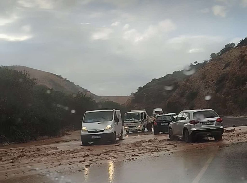 «Άνοιξαν οι ουρανοί» στην Κρήτη: «Ποτάμια» οι δρόμοι σε Ηράκλειο και Χανιά – Αποκλεισμένοι κάτοικοι (φωτο – βίντεο)