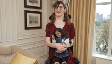 Λονδίνο: Η πιο κοντή γυναίκα στον κόσμο συναντήθηκε με την ψηλότερη – Δείτε εικόνες