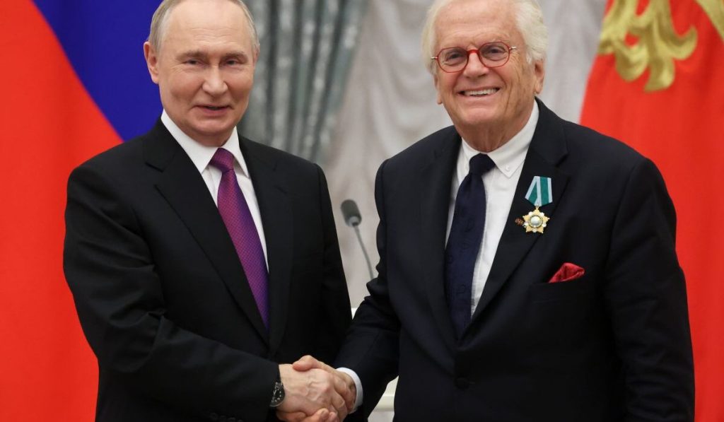 Κυνήγι μαγισσών στη Γερμανία: Απειλούν διάσημο μαέστρο γιατί βραβεύτηκε από τη Ρωσία