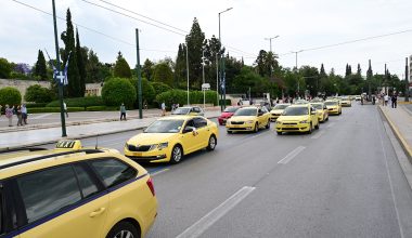 Ανεστάλη η απεργία των ταξί για σήμερα: Κανονικά στους δρόμους μετά τη συνάντηση με τον Κ.Κυρανάκη