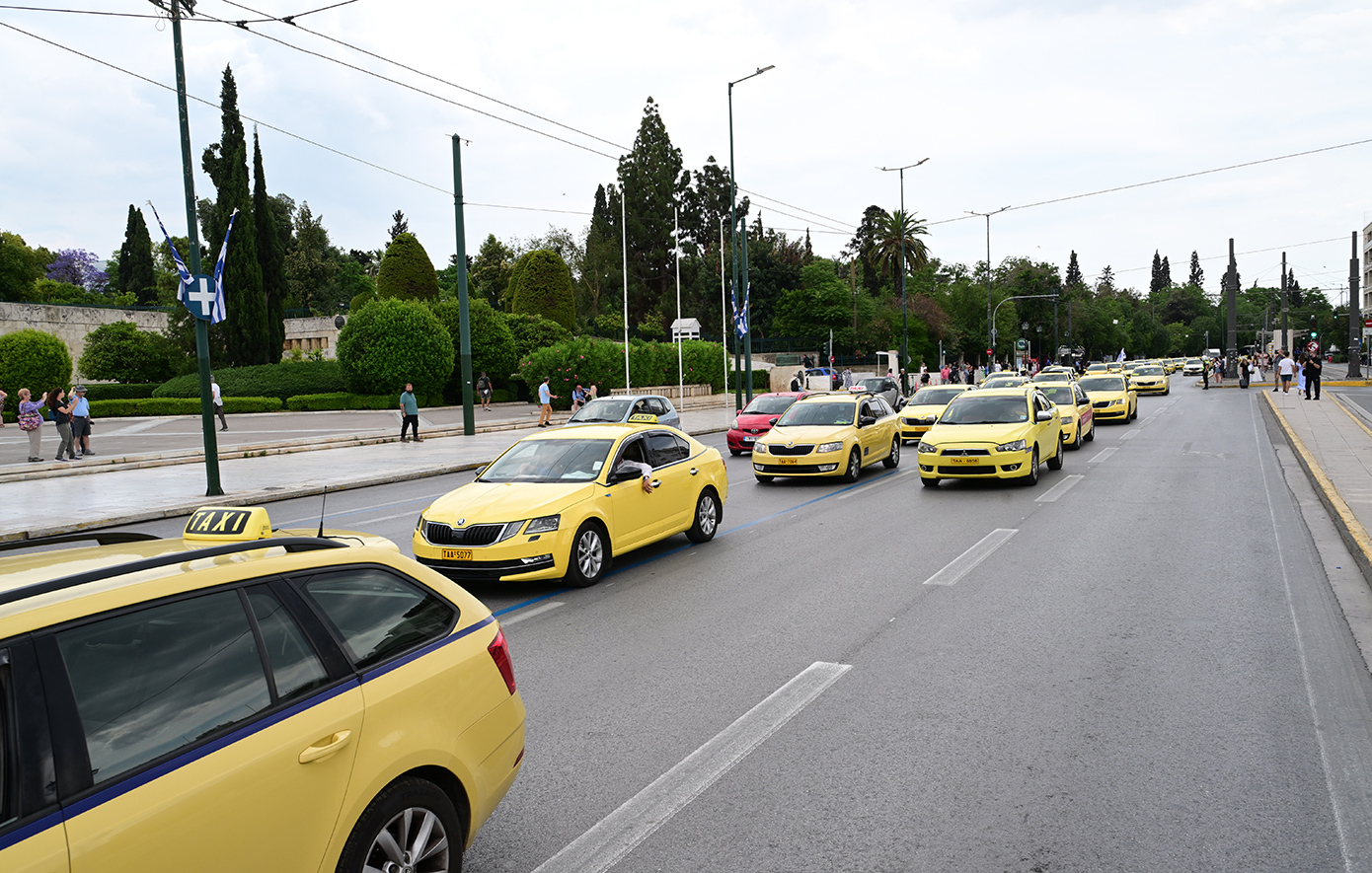 Ανεστάλη η απεργία των ταξί για σήμερα: Κανονικά στους δρόμους μετά τη συνάντηση με τον Κ.Κυρανάκη