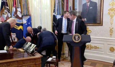 Βίντεο: H στιγμή που στέλεχος της φαρμακευτικής Novo Nordisk καταρρέει δίπλα στον Ν.Τραμπ