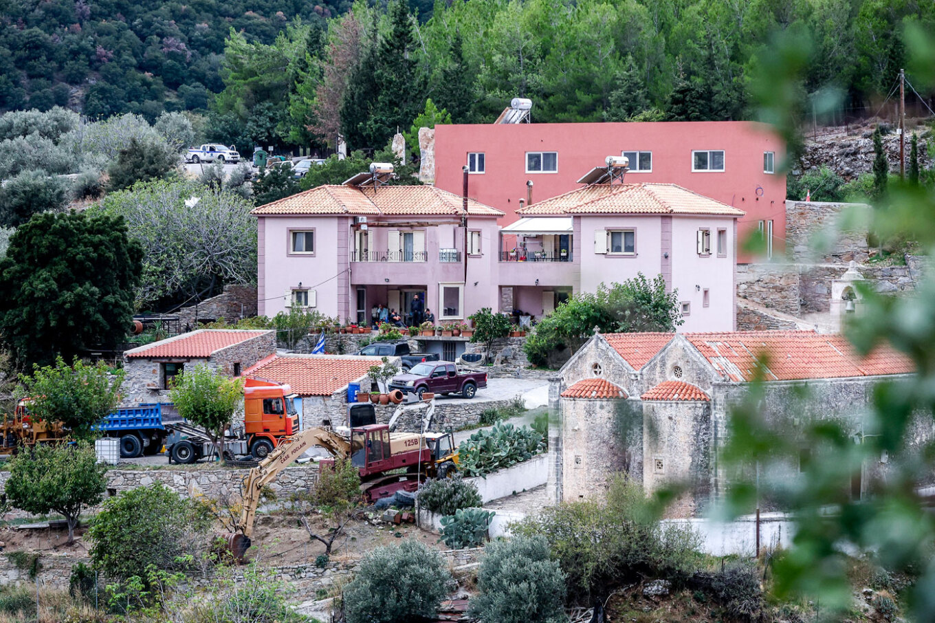 Νέες προσαγωγές στα Βορίζια μετά το μακελειό – Ο γαμπρός του Φ.Καργάκη με αλεξίσφαιρο στον εισαγγελέα