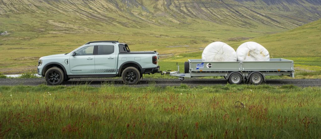 Ποιο pick-up καίει 3,4 lt/100 km και έρχεται με δωρεάν service για έξι χρόνια;