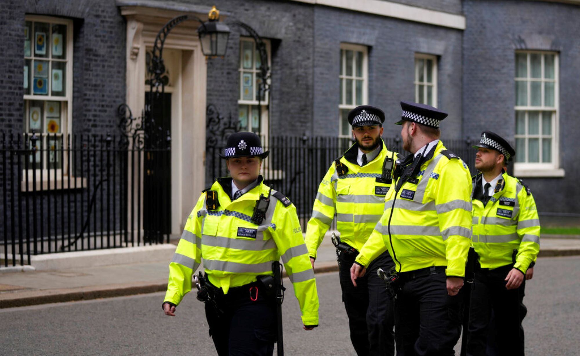 Βρετανία: 68χρονος μαχαίρωσε 19 φορές την πρώην σύζυγό του πάνω από τον τάφο του γιου τους