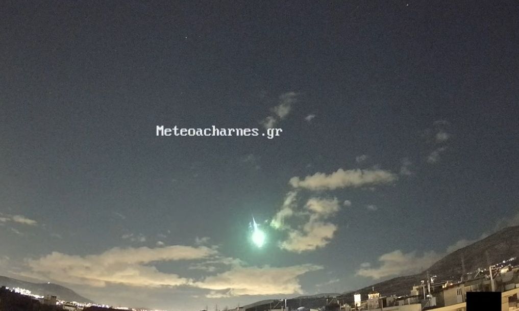 Έντονη λάμψη «έσκισε» τον ουρανό της Αττικής: Τι προκάλεσε το φαινόμενο (βίντεο)