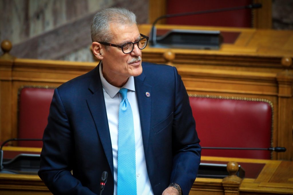 Κυβερνητικές πηγές για παραίτηση Ευ.Τουρνά: «Αφήνει στο υπουργείο έναν έτοιμο μηχανισμό πολιτικής προστασίας»