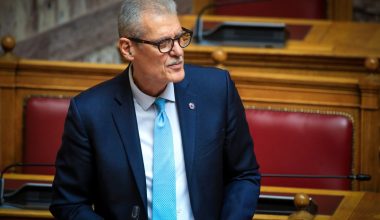 Κυβερνητικές πηγές για παραίτηση Ευ.Τουρνά: «Αφήνει στο υπουργείο έναν έτοιμο μηχανισμό πολιτικής προστασίας»