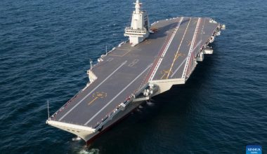 Η Κίνα εγκαινιάζει το υπερσύγχρονο αεροπλανοφόρο “Fujian” (βίντεο)