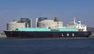 Η Ελλάδα θα εισάγει από τις ΗΠΑ 0,7 δισ. κυβ. μέτρων LNG ετησίως από το 2030 – 20 έως 50% ακριβότερο το LNG