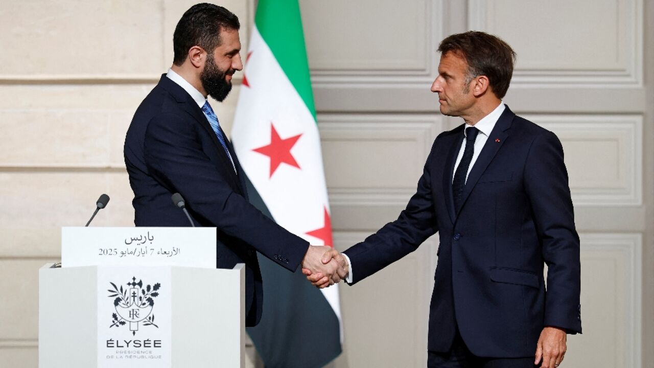 Ο Ε.Μακρόν ζητά από τον Αλ Σάραα να διαγράψει το παρελθόν του – «Να σταθείς κατά του ISIS»