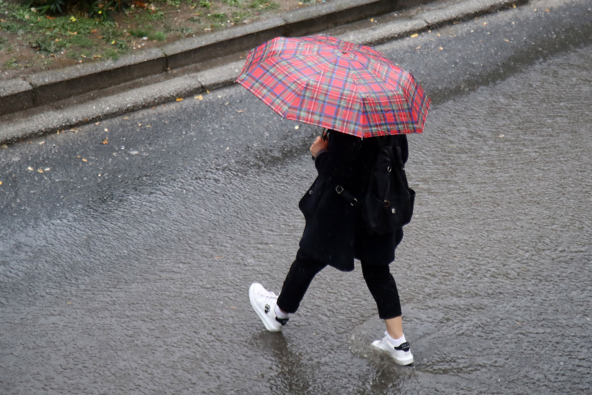 Καιρός: Ισχυρές βροχές και καταιγίδες αύριο σε Ήπειρο, Ιόνιο, δυτική Στερεά και Πελοπόννησο