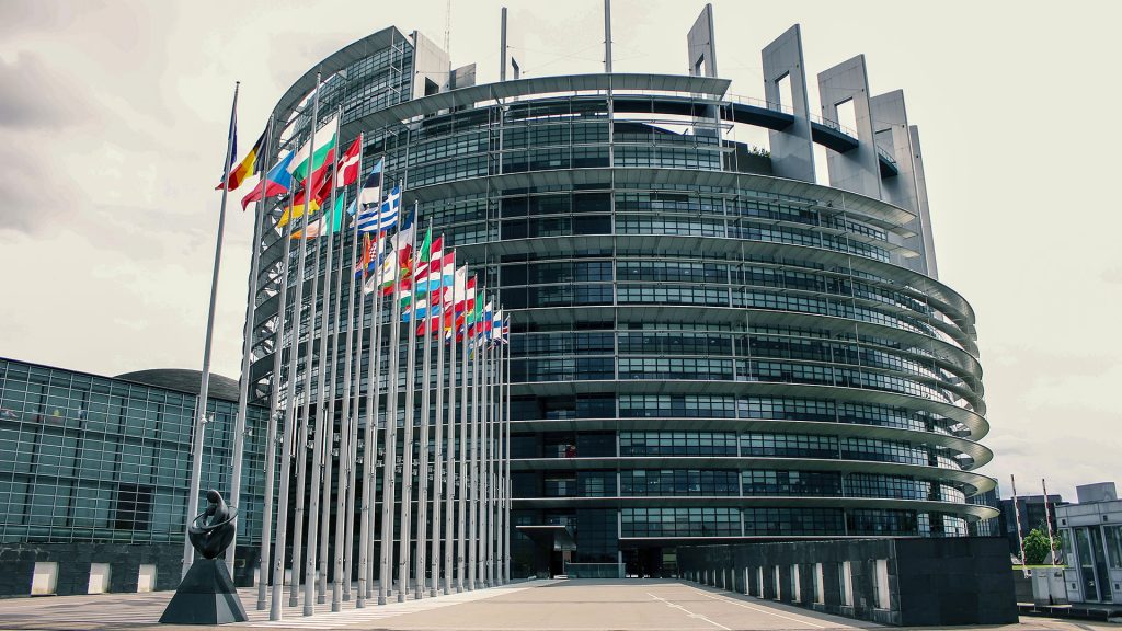 Αλλάζουν όλα για τους ανήλικους στα social media – Το σχέδιο έξι σημείων του Ευρωκοινοβουλίου