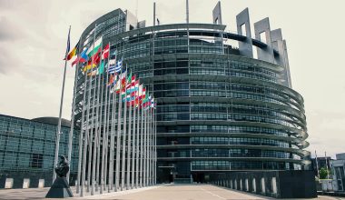 Αλλάζουν όλα για τους ανήλικους στα social media – Το σχέδιο έξι σημείων του Ευρωκοινοβουλίου